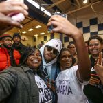 Chris Brown doneert 50k aan school